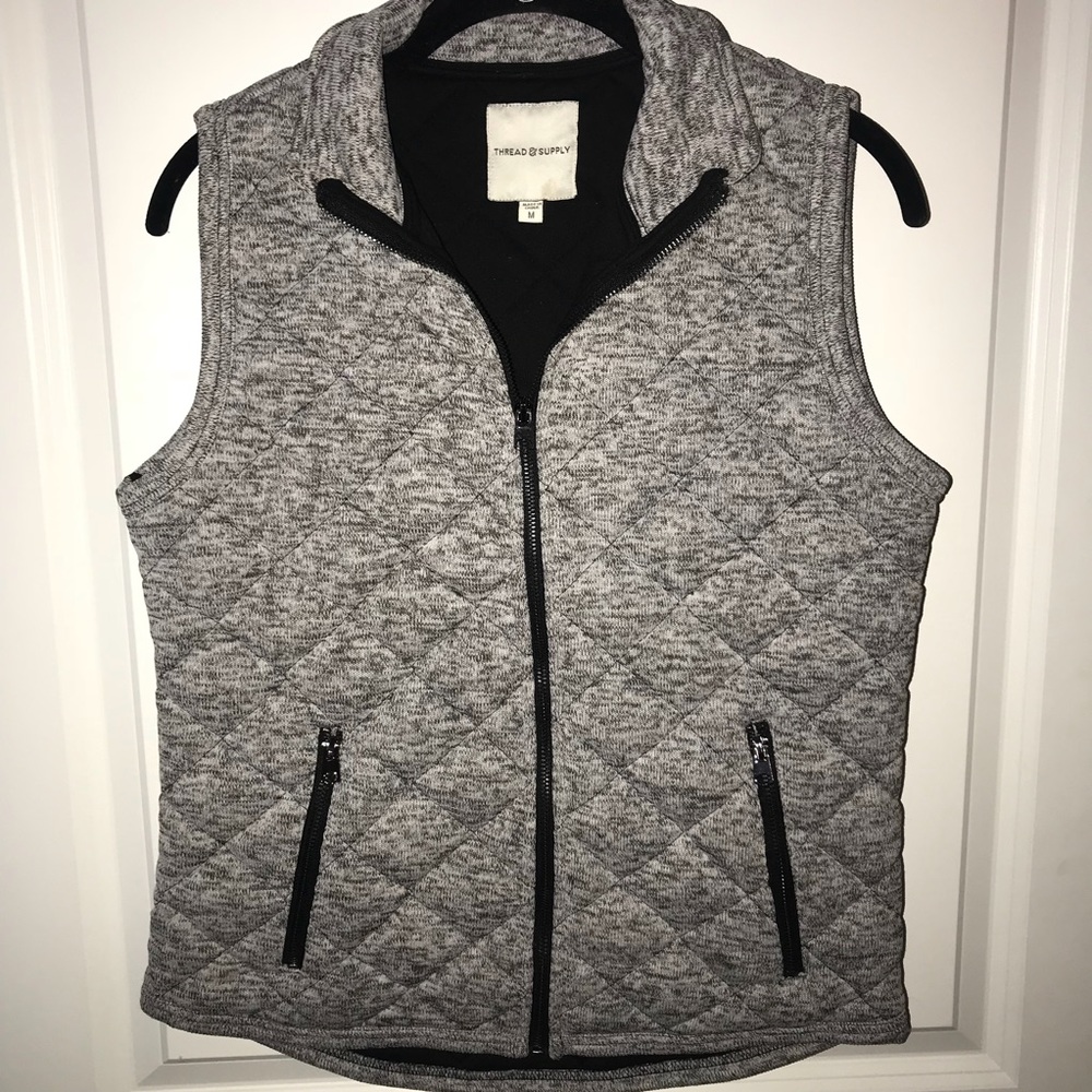 light gray quilted vest 😍
